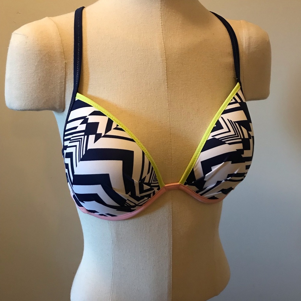 34DD Victoria Secrets Swimsuit Top